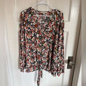 Loft Plus floral tie button front‎ top size 24